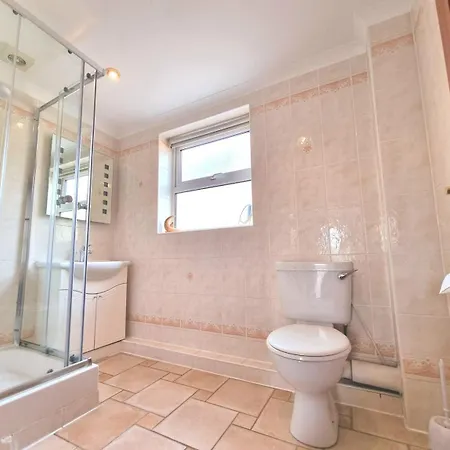Tregurrian Villa *